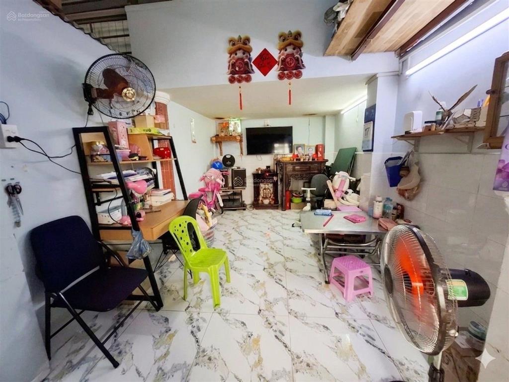 Chủ muốn bán nhanh rẻ trần nhân tôn f vườn lài dt.58m2 .rẻ hơn gía thị trường 40/100 gía 5.5tỷ tl