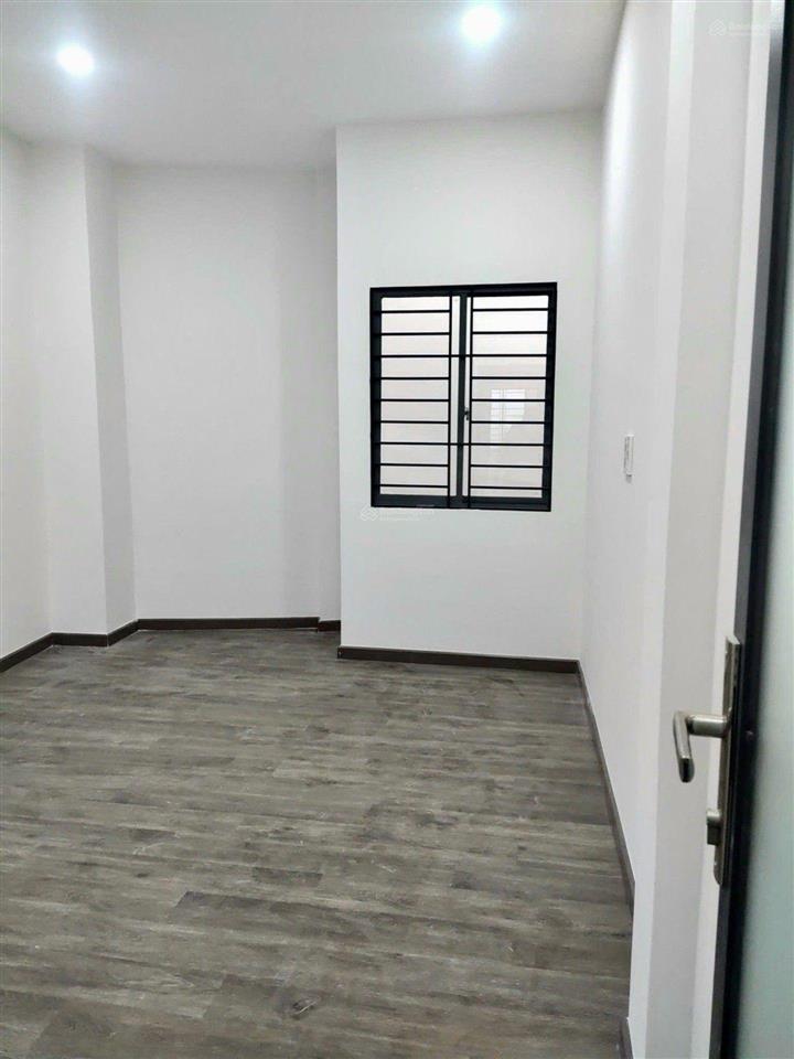 Ngay vòng xoay lý thái tổ, phường vườn lài, điện biên phủ, 3 tầng, btct. dt 35m2.