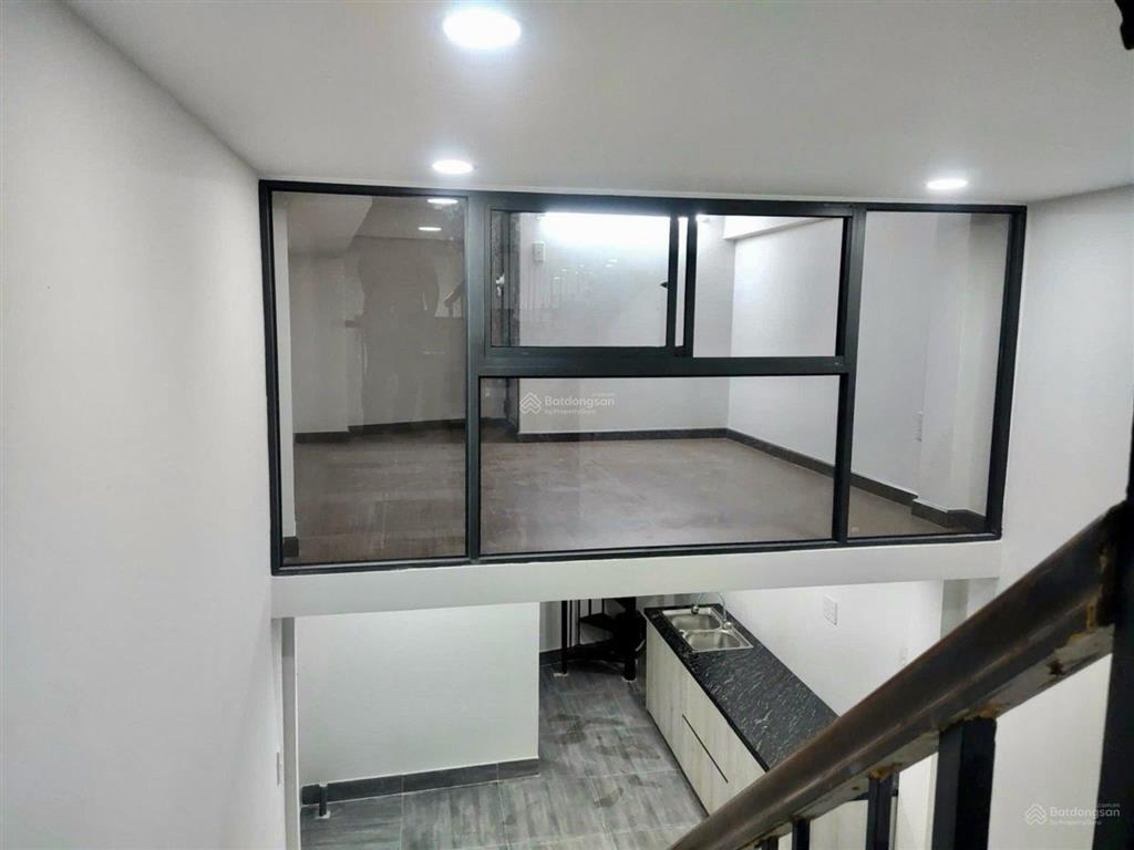 Ngay vòng xoay lý thái tổ, phường vườn lài, điện biên phủ, 3 tầng, btct. dt 35m2.