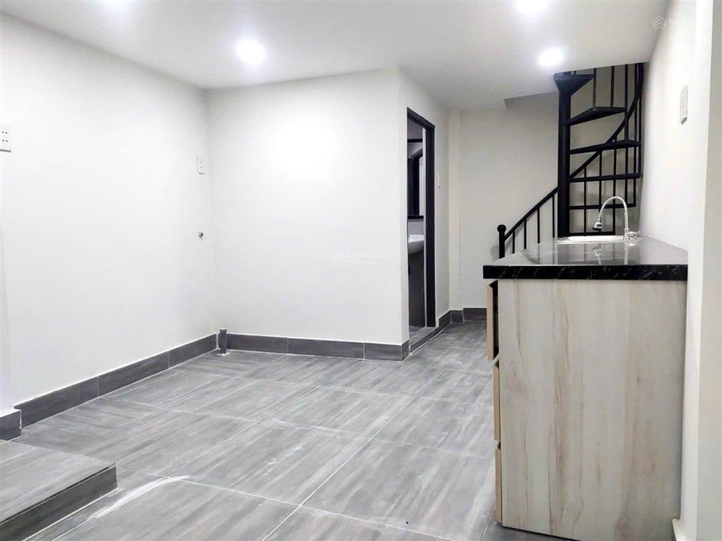 Ngay vòng xoay lý thái tổ, phường vườn lài, điện biên phủ, 3 tầng, btct. dt 35m2.