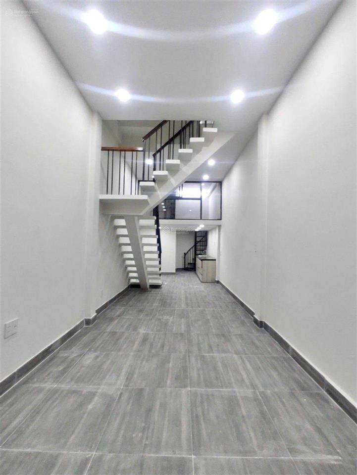 Ngay vòng xoay lý thái tổ, phường vườn lài, điện biên phủ, 3 tầng, btct. dt 35m2.