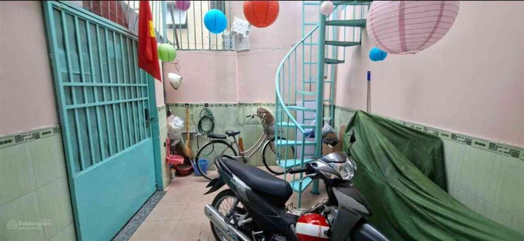 Căn nhà nằm trên vị trí cực kỳ đắt địa ngay q3. chợ bàn cờ .khu ẩm thực về đêm dt 58m2 gía 7tỷ tl