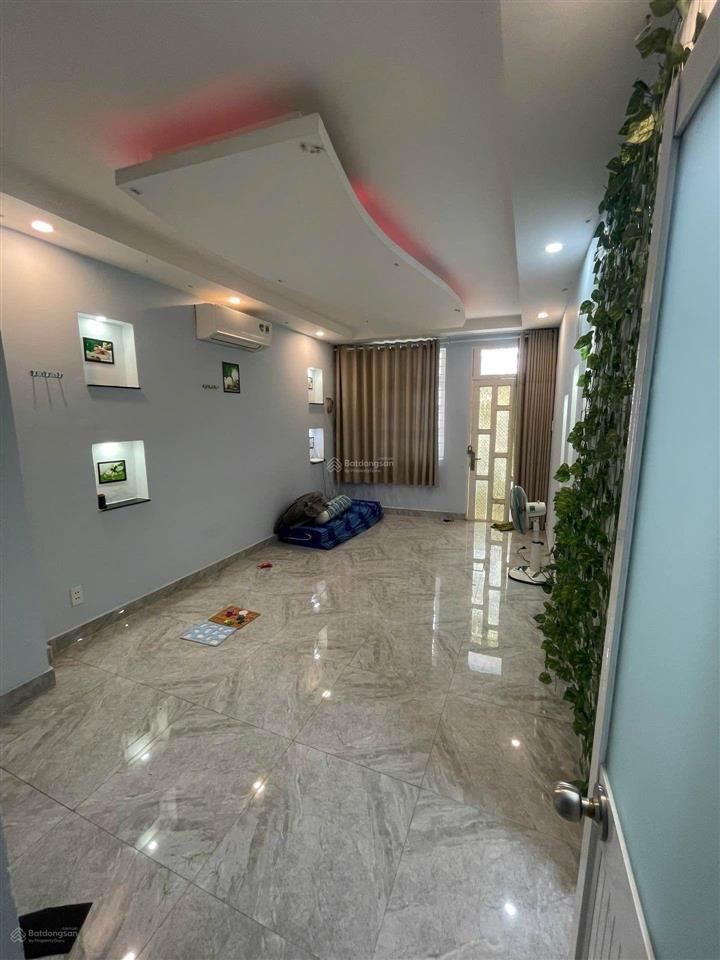 Nhà q.3 mặt tiền hxt 6m ngay góc nguyễn thiện thuật .ngay chợ bàn cờ .dt 40m .2 tầng bán 6.9 tỷ