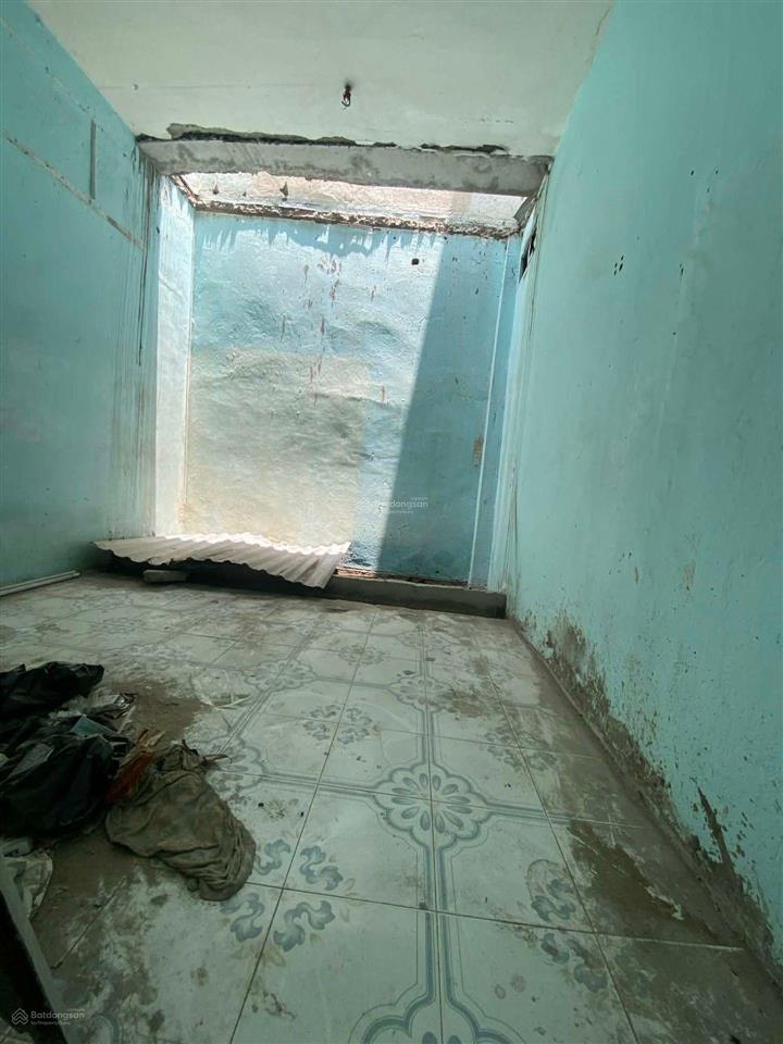 Bán đất tặng nhà. cách mạng tháng8 fbàn cờ.q.3 . 3tầng .dt 41m2 (3.4m=13m).6.3tỷ tl