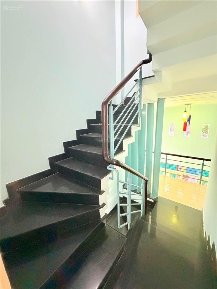 Siêu phẩm q3 ngay nguyễn đình chiểu cmt8 .hiếm nhà bán hẻm 4m gần mặt tiền đường .dt 32m2.bán 8.5tỷ