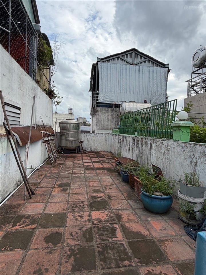Siêu phẩm q3 ngay đường. chợ bàn cờ .phố ẩm thực đêm. xe hơi ngủ trong nhà .dt 32m2 giá 6.4 tỷ tl
