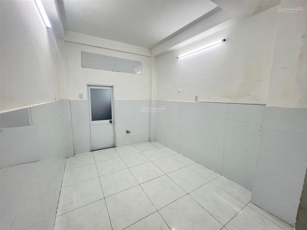 Siêu phẩm. đường 3/2, q.10. hẻm xe hơi 4.6m ô tô vào nhà. dt 41m2. 3.1m  13.4m. bán 8.5 tỷ