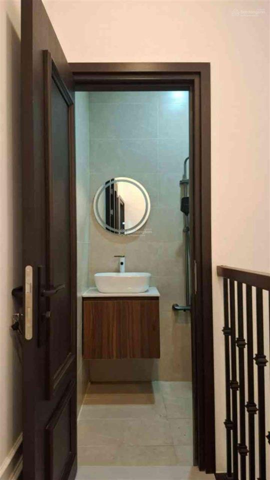 Nguyễn thị minh khai ngay q3 ngay vòng xoay ngã 6 .bước chân ra xe hơi tráng dt 31m2 .gía 6 88tỷ
