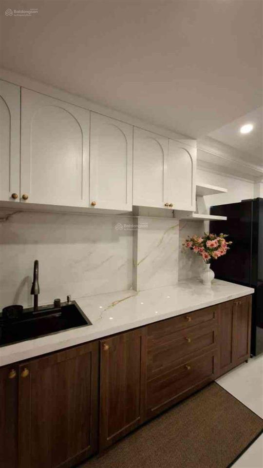 Nguyễn thị minh khai ngay q3 ngay vòng xoay ngã 6 .bước chân ra xe hơi tráng dt 31m2 .gía 6 88tỷ
