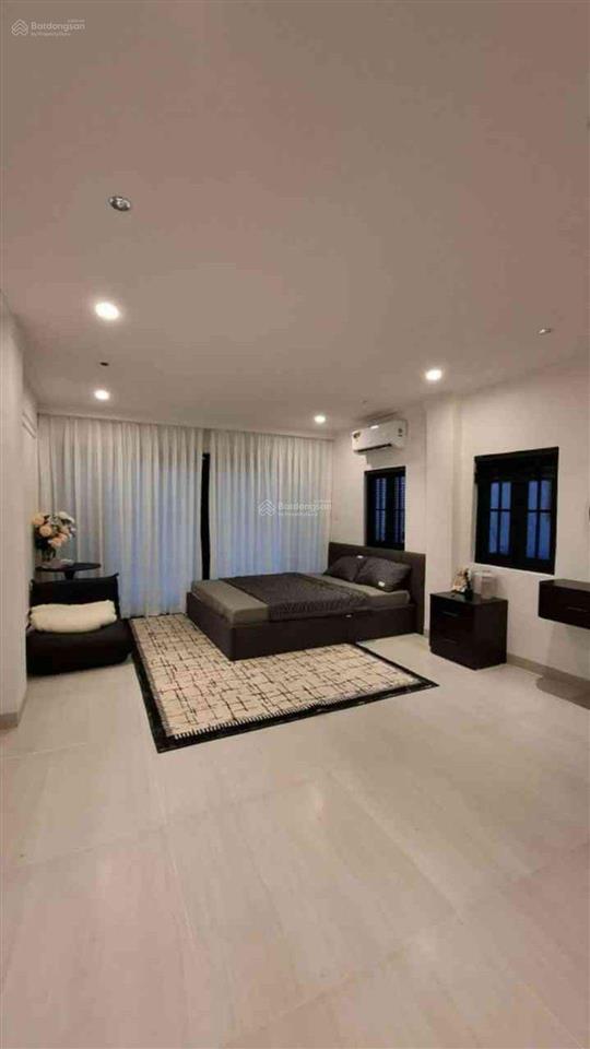 Nguyễn thị minh khai ngay q3 ngay vòng xoay ngã 6 .bước chân ra xe hơi tráng dt 31m2 .gía 6 88tỷ