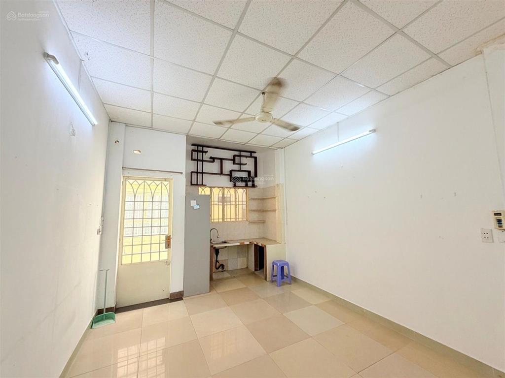 Nhà vip 2 mặt tiền hẻm thành thái .trung tâm quận 10 dt 45m2 .3tầng giá 6.5tỷ tl