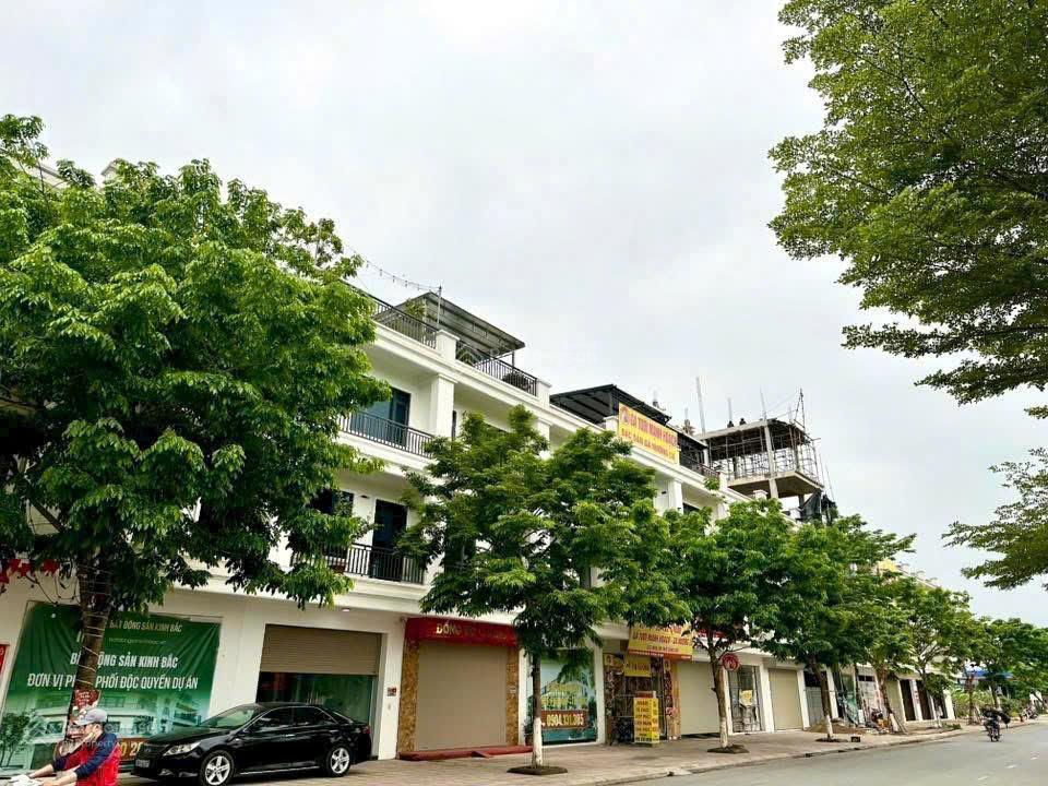 Mở bán 50 căn shophouse cạnh vinhomes liên hà  diện tích 100m2  3 tầng 1 tum
