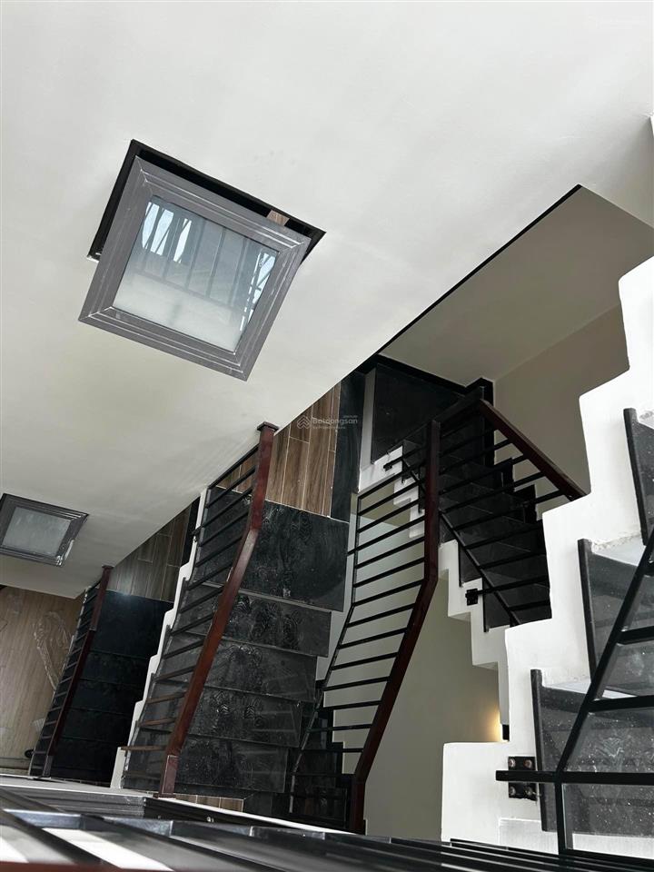 Nhà 4 tầng nguyễn văn linh 60m2 , diện tích sử dụng 250m2 , trung tâm thành phố