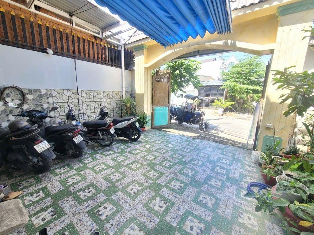 Mặt tiền kinh doanh thới tam thôn hóc môn nhà đẹp sân vườn 107m chỉ nhỉnh 5 tỉ đường
