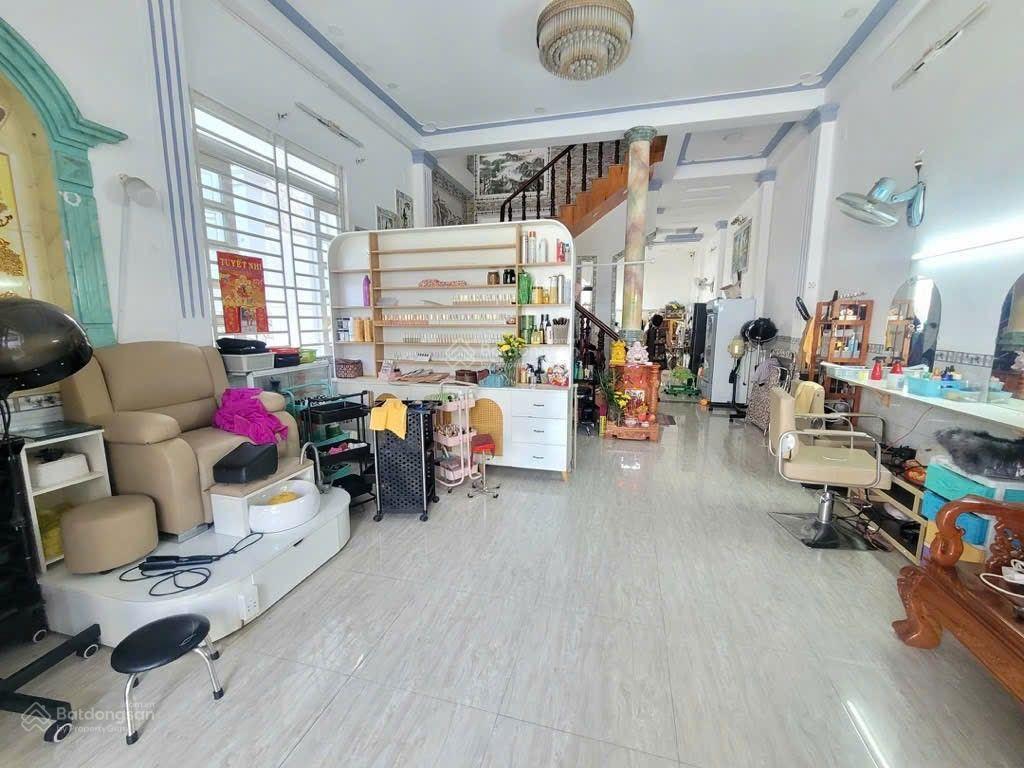 Mặt tiền kinh doanh thới tam thôn hóc môn nhà đẹp sân vườn 107m chỉ nhỉnh 5 tỉ đường