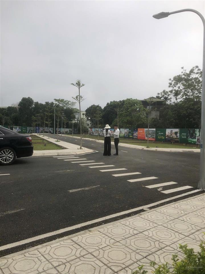 Chính chủ bán lô đất view hồ 1,9 tỷ, gần đại học quốc gia, hv tài chính, khu công nghệ cao