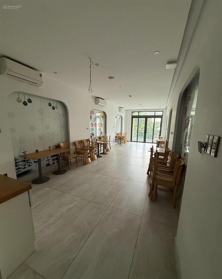 Nhà mặt tiền hồng hà phú nhuận hầm 4 tầng có thang máy 35tr