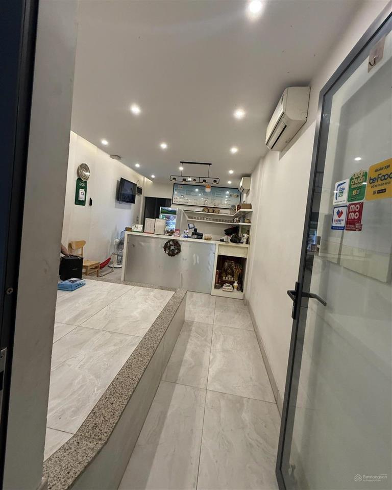 Nhà mặt tiền hồng hà phú nhuận hầm 4 tầng có thang máy 35tr