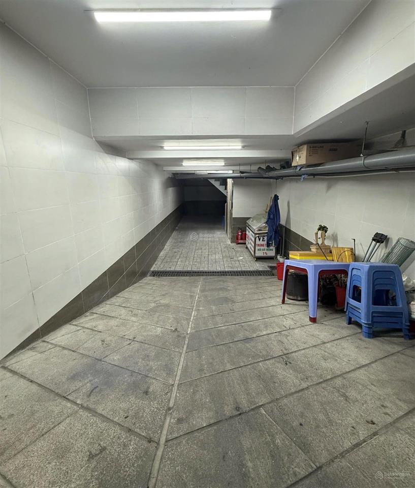 Nhà mặt tiền hồng hà phú nhuận hầm 4 tầng có thang máy 35tr