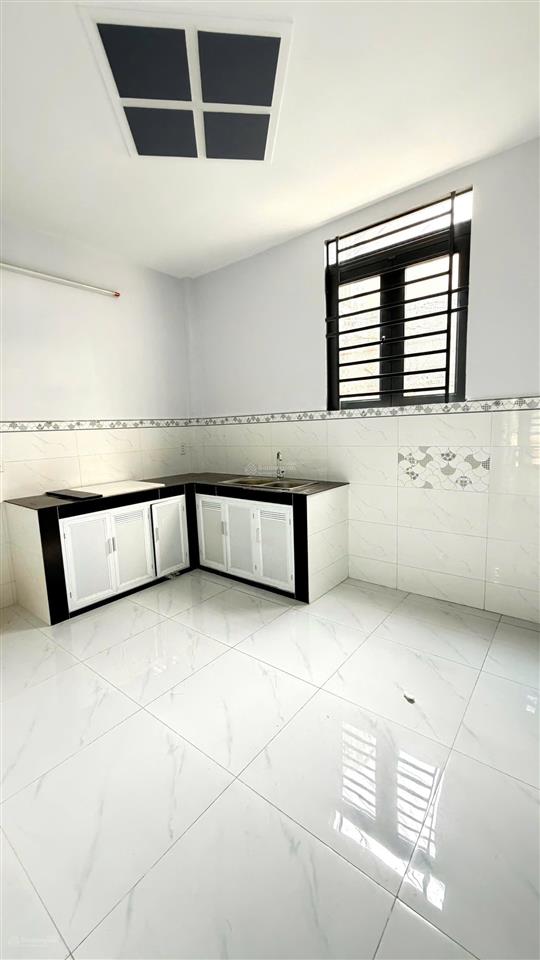 Chỉ 3.98 tỷ tl  sát ngã tư 4 xã  trục hương lộ 2  hẻm 4m thông  dt 4 x 11  2 tầng btct.