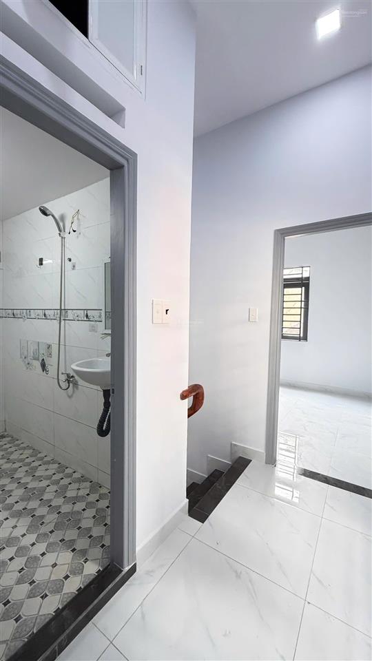 Chỉ 3.98 tỷ tl  sát ngã tư 4 xã  trục hương lộ 2  hẻm 4m thông  dt 4 x 11  2 tầng btct.