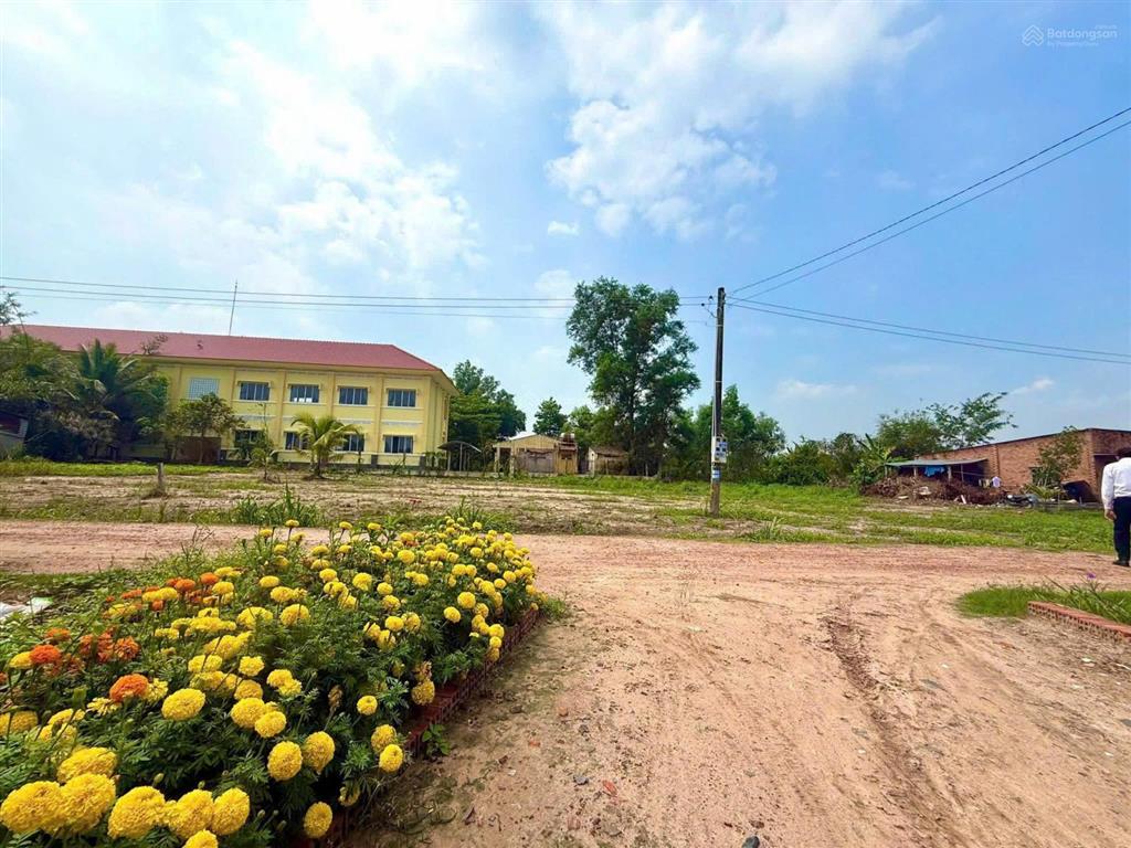 Đất đẹp giá rẻ 180m2 chỉ 800triệu ngay mặt tiền đặng văn trước, trảng bàng, tây ninh, sổ riêng