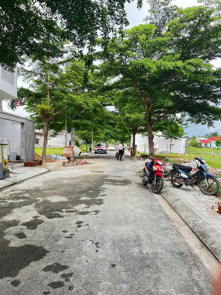 Chủ bán gấp 1 lô duy nhất 100m2 tân phú trung, củ chi giá chỉ 2,2tỷ (có thương lượng) sổ hồng riêng