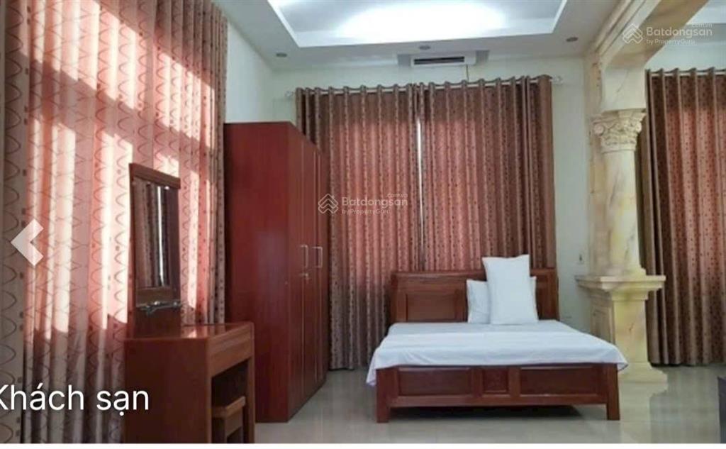 Chủ cần tiền bán gấp. bán gấp khách sạn 1094m2, mt20m, 6t, 31 tỷ, minh phú, sóc sơn.