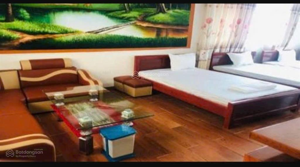 Chủ cần tiền bán gấp. bán gấp khách sạn 1094m2, mt20m, 6t, 31 tỷ, minh phú, sóc sơn.