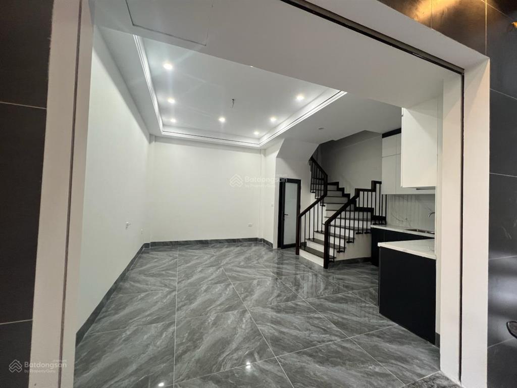 Nhà ô cách mới kính koong mặt tiền bề thế 6,2m cực thoáng ngõ thông tứ phía.