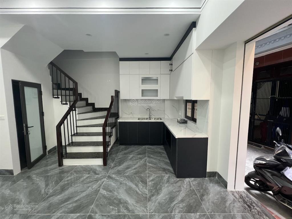 Nhà ô cách mới kính koong mặt tiền bề thế 6,2m cực thoáng ngõ thông tứ phía.