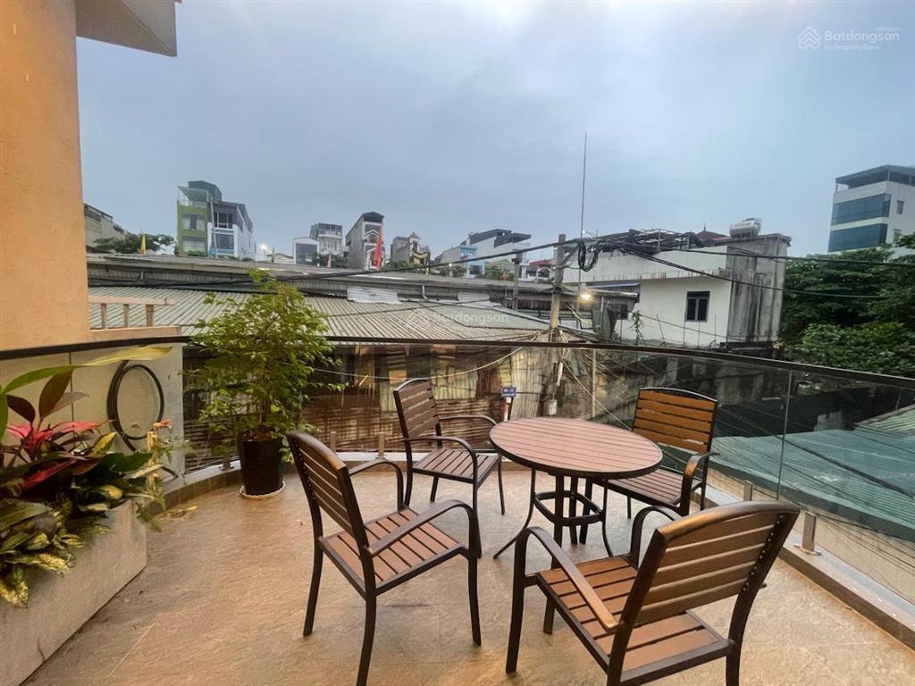Vũ đức thận  cực hiếm lô góc ô tô vào nhà ngõ thông  nhà mới ở ngay trung tâm việt hưng than