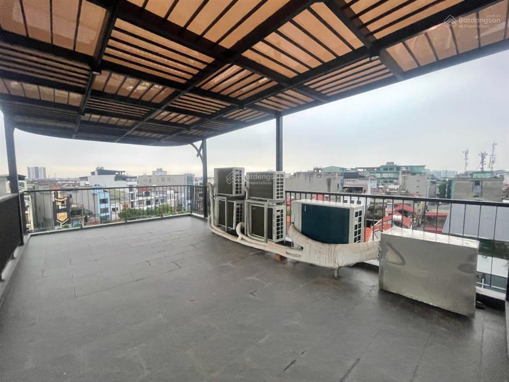 Vũ đức thận  cực hiếm lô góc ô tô vào nhà ngõ thông  nhà mới ở ngay trung tâm việt hưng than