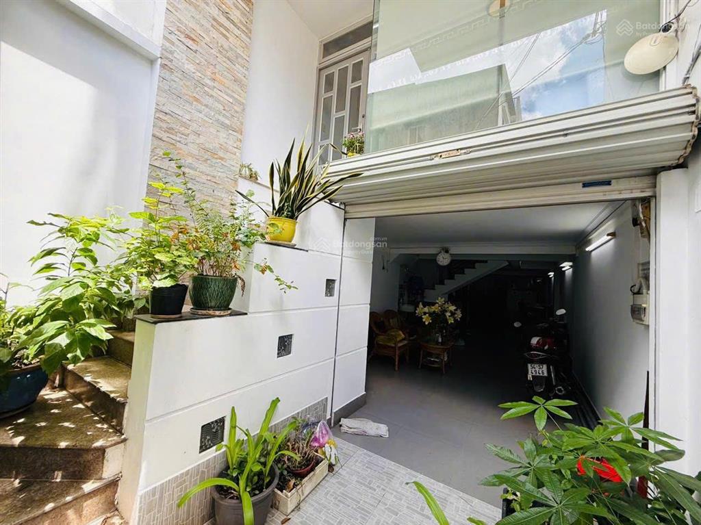 Nhà đẹp, hẻm sang, khu dân trí cao, đường lê quang định  5 tầng  4x16.5m
