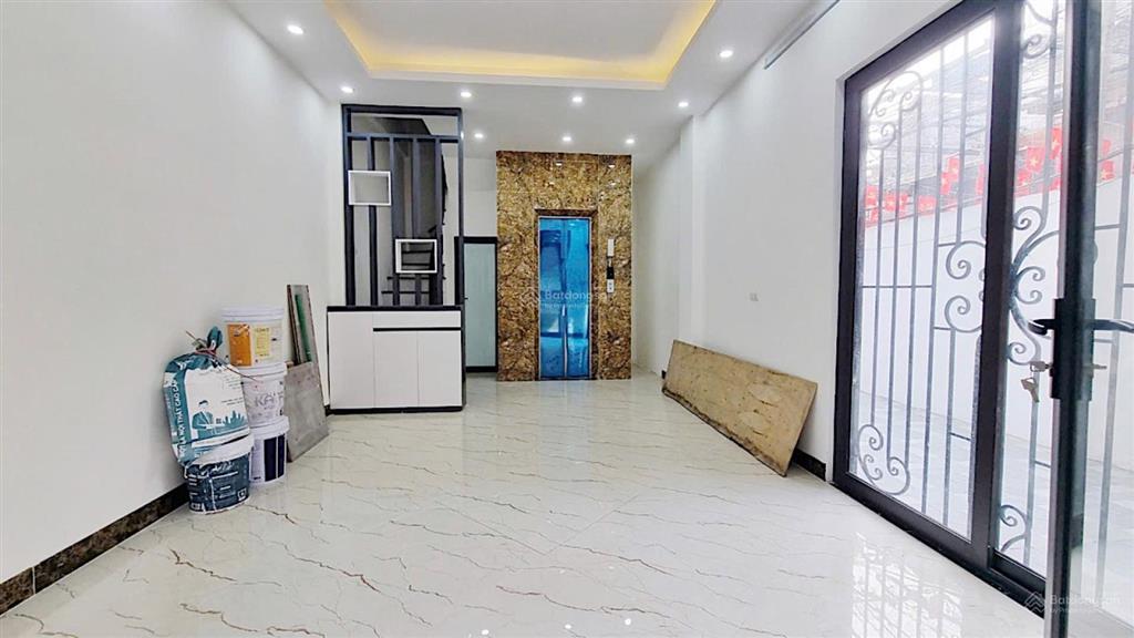 Phố định công, 42m2, mt 4m,12.x tỷ, thang máy, ôtô đỗ cửa, lô góc, kinh doanh