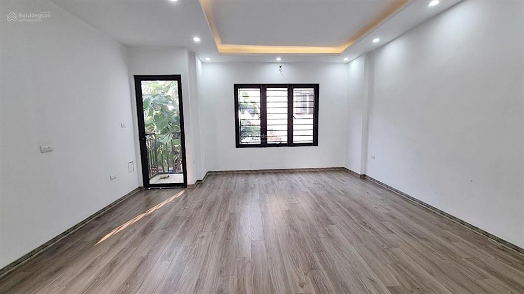 Phố định công, 42m2, mt 4m,12.x tỷ, thang máy, ôtô đỗ cửa, lô góc, kinh doanh