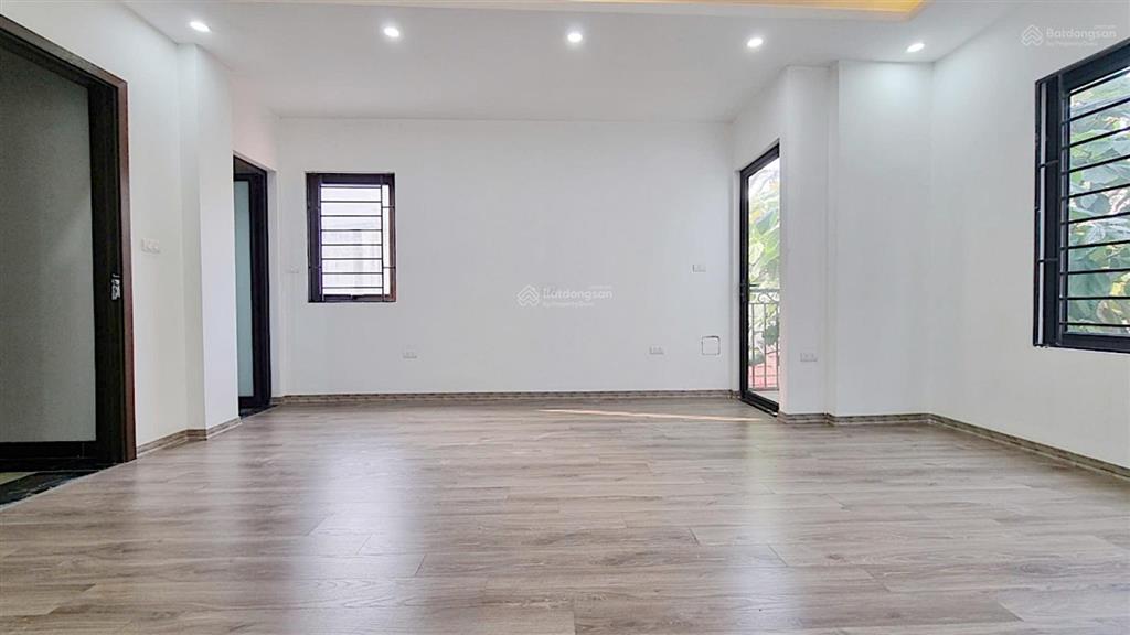 Phố định công, 42m2, mt 4m,12.x tỷ, thang máy, ôtô đỗ cửa, lô góc, kinh doanh