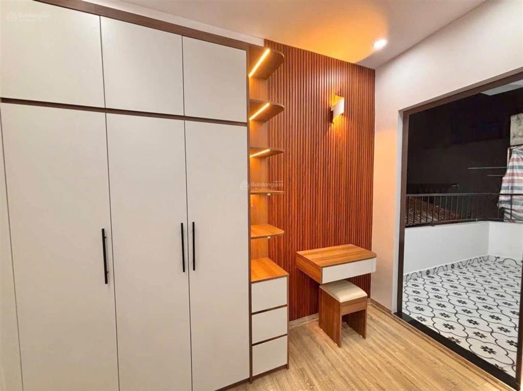 Phố thọ lão  hbt  32m², 5 tầng, 8 tỷ hơn, 2 thoáng, cách phố 20m