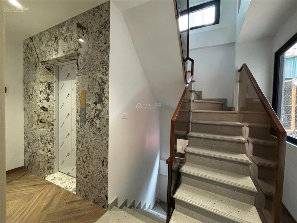 Nhà mới 6 tầng tháng máy, ngay ngã tư lò đúc, nguyễn công trứ, 40m2, mt 9m