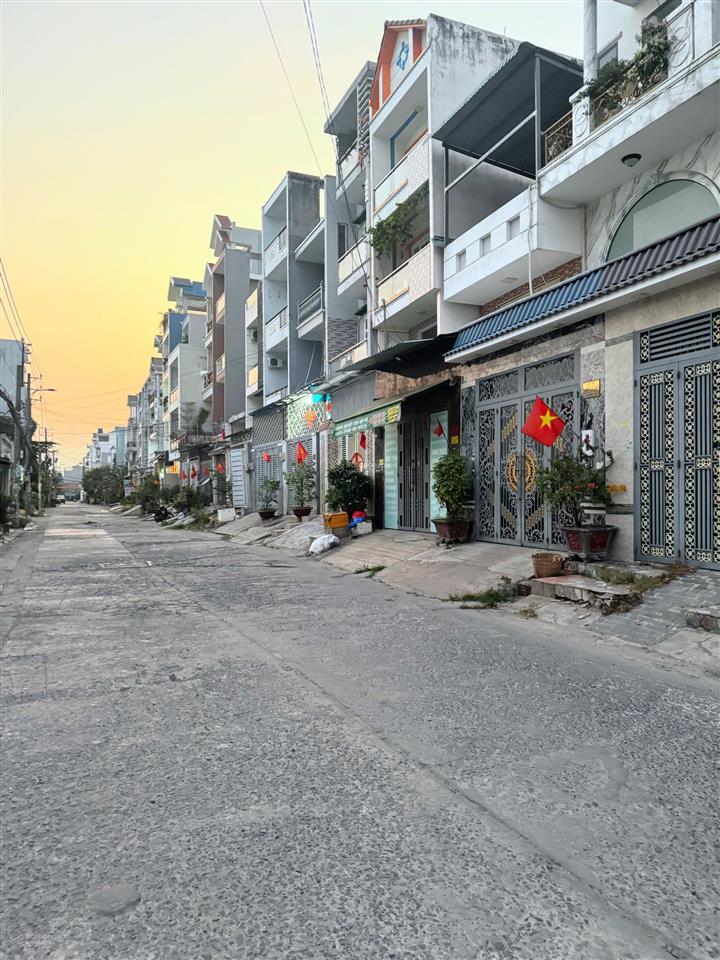 Bán nhà đẹp khu phân lô an dương vương , bình tân  dt 68m2, 4x18m, 5 tầng.