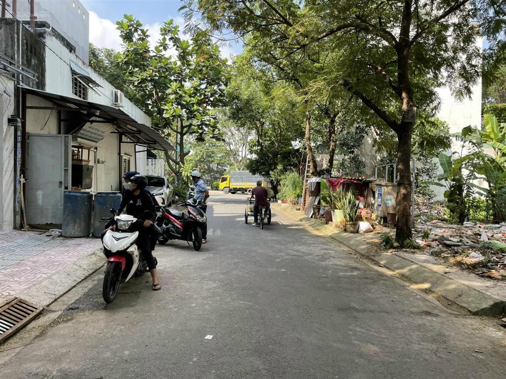 Xuất ngoại bán gấp nhà (4,5x15m) đối diện đh văn lang đường 12m và thông xe hơi 7 chỗ chỉ 12.7 tỷ