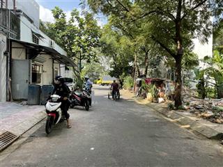 Xuất ngoại bán gấp nhà (4,5x15m) đối diện đh văn lang đường 12m và thông xe hơi 7 chỗ chỉ 12.7 tỷ