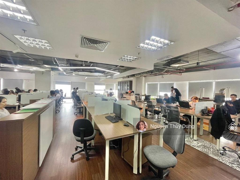 Cho thuê văn phòng toà ngọc khánh plaza, dt 450m2 có cắt lẻ, giá chỉ 250.000đ/m2/th, view hồ mát mẻ
