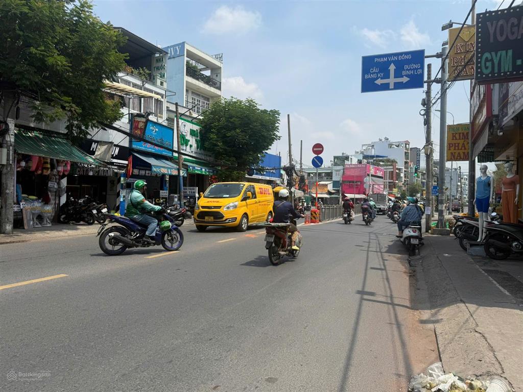 Mặt tiền nguyễn xí ngay ngã tư nơ trang long  nhà 2 tầng dt 15x15m đang cho thuê 30tr/tháng