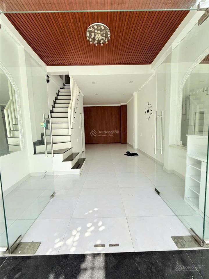 Nhà 3 tầng mới đẹp dt 7x15m  mặt tiền lê lợi, p3 gần đại học công nghiệp  10.9 tỷ