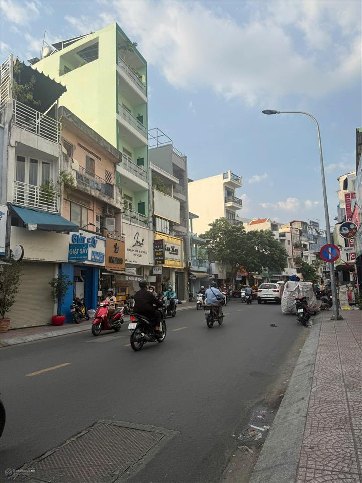 Nhà hiếm mặt tiền huỳnh văn bánh, p15 ngay phan đình phùng  3 tầng dt 5x9 đct 50tr/tháng  10 tỷ