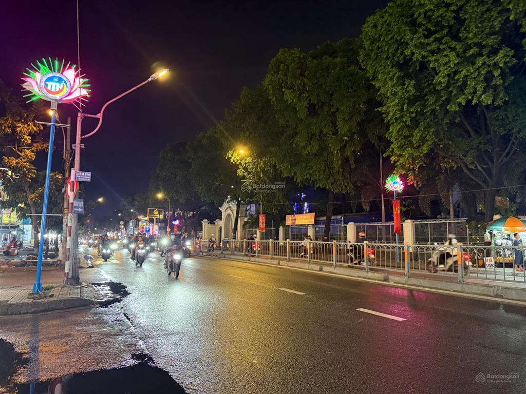 Bán nhà mặt tiền quang trung đối diện chợ hạnh thông tây  2 tầng dt 7x16, đang cho viettien thuê