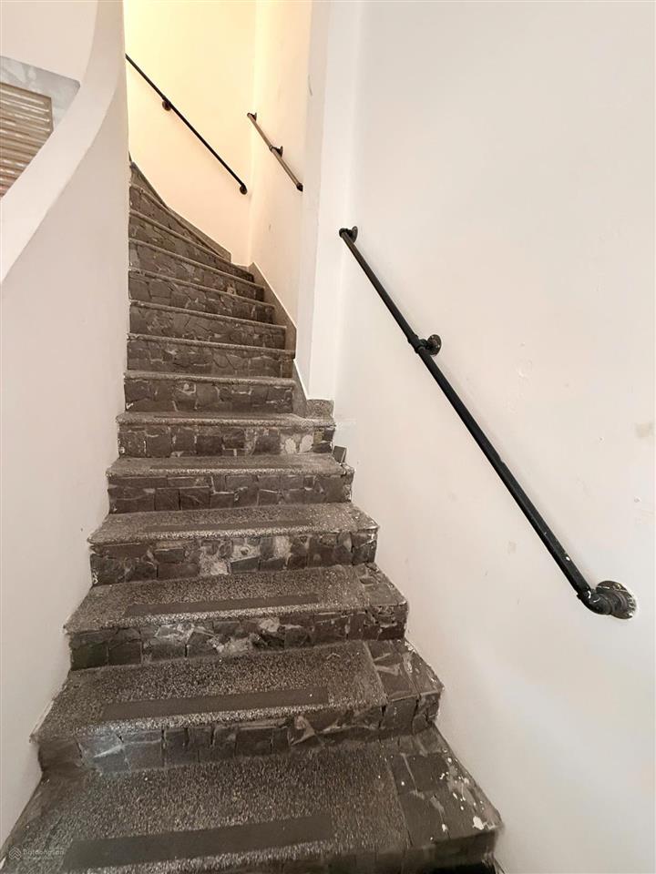 Chính chủ bán nhà căn góc 2 mặt tiền trường sa  nhà 3 tầng dt 18x5 vuông vức  23 tỷ
