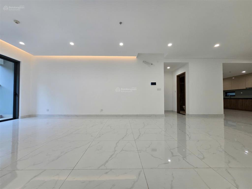 Bán sky linked villa celadon city  190m²/3pn/2wc  nội thất cơ bản  có garage trong nhà. 11,5 tỷ