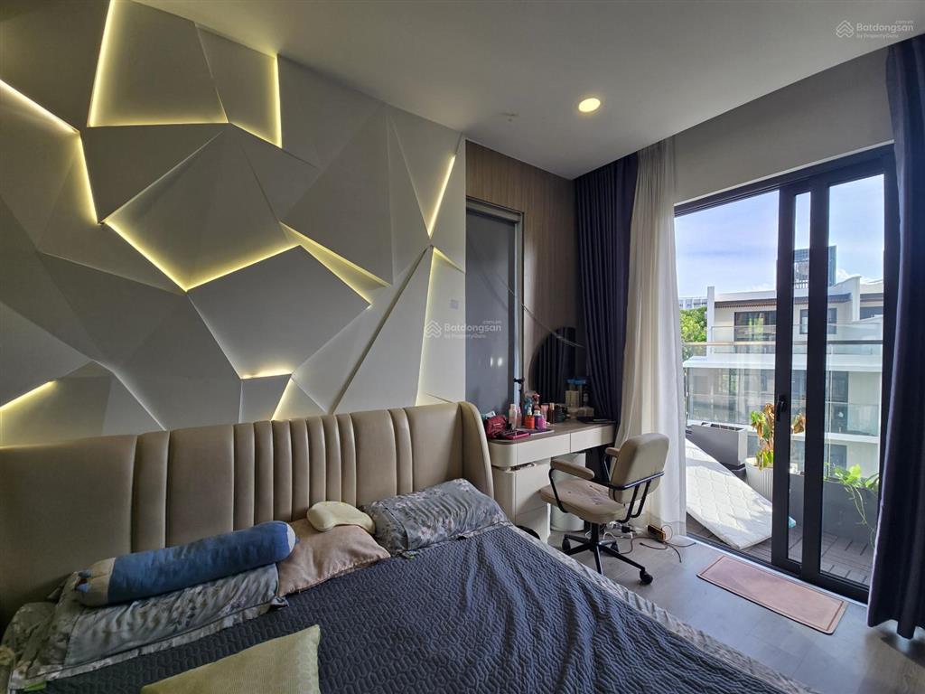 Cắt lỗ! bán căn 3pn + 1 diamond brilliant 142m2, view đẹp, full nội thất giá chỉ 9.5 tỷ